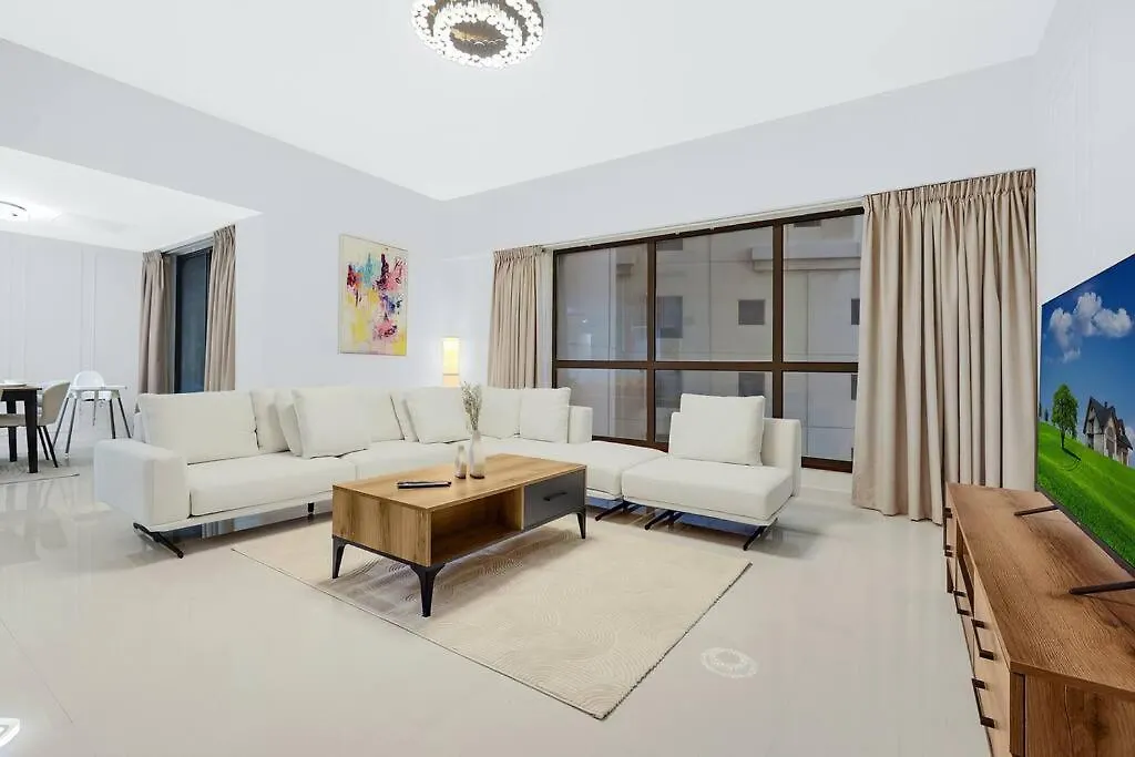 First Class 4Br Cozy Jumeirah Retreat Dubai Apartment