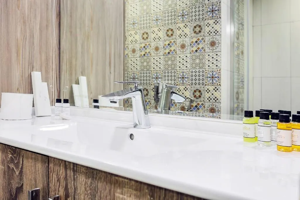First Class 4Br Cozy Jumeirah Retreat Dubai Apartment