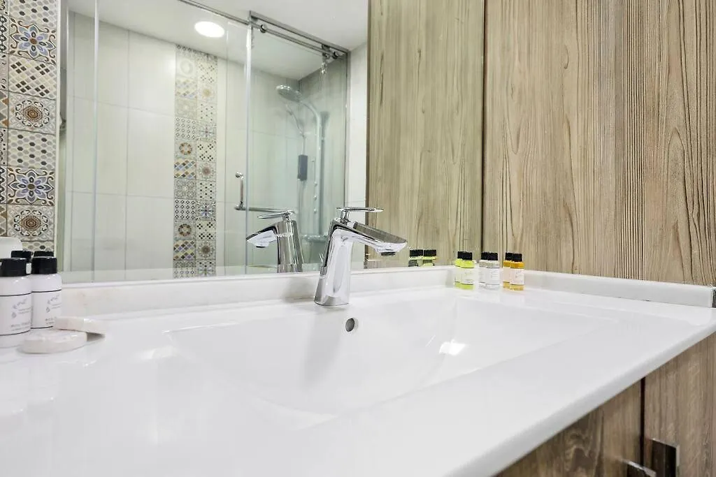 First Class 4Br Cozy Jumeirah Retreat Dubai Apartment